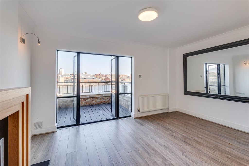 Property photo 2 of 42 7