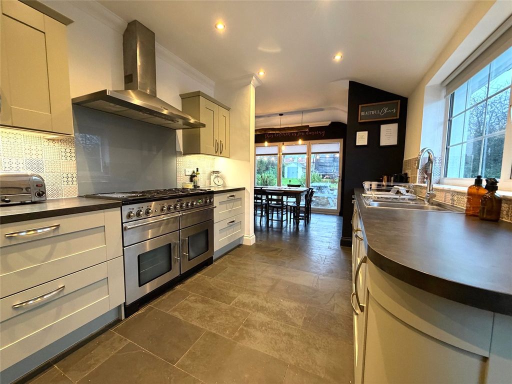 Property photo 3 of 41 Picture No. 37