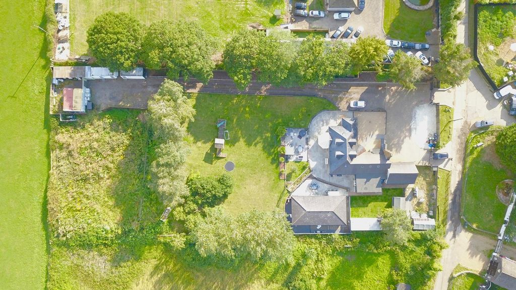 Property photo 1 of 33