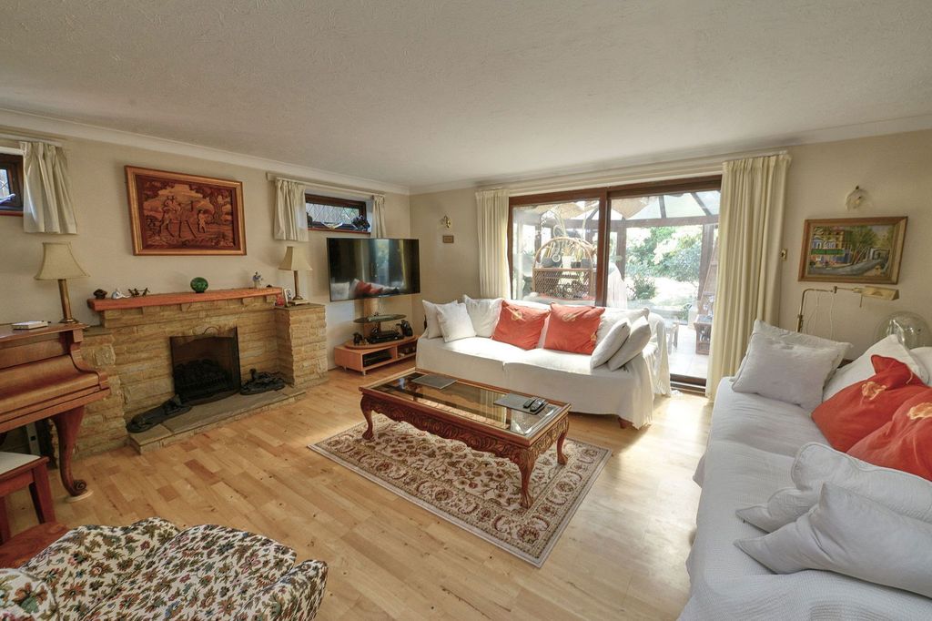 Property photo 3 of 18