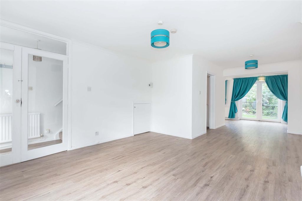 Property photo 2 of 14 Coleridge Crescent_7.Jpg