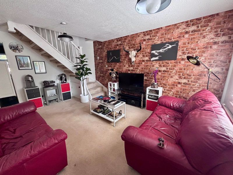 Property photo 2 of 18 Lounge