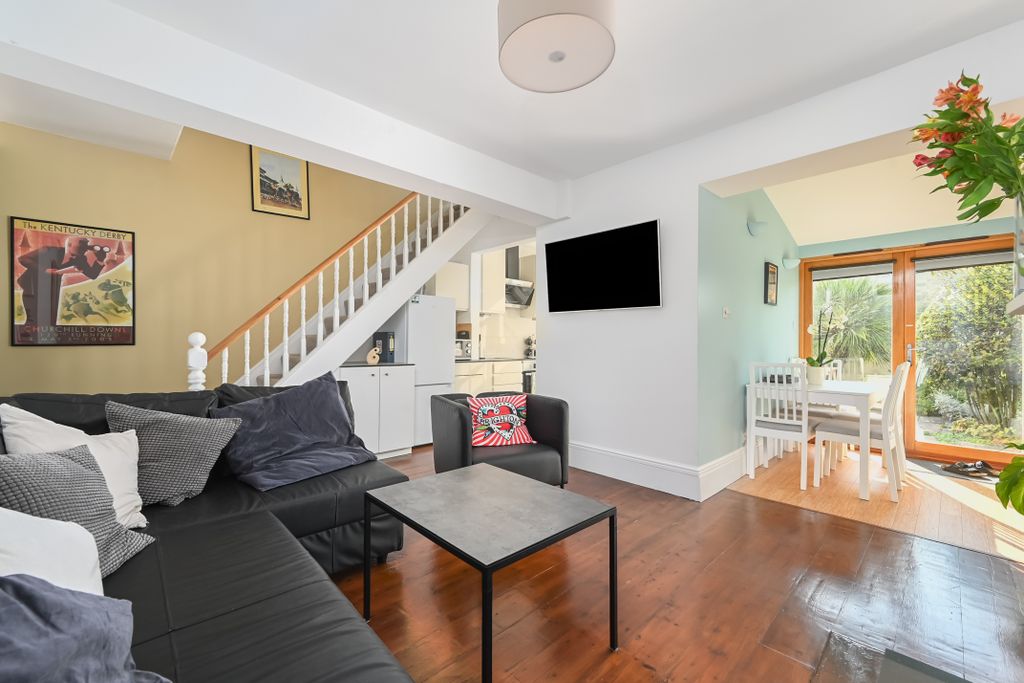 Property photo 3 of 32