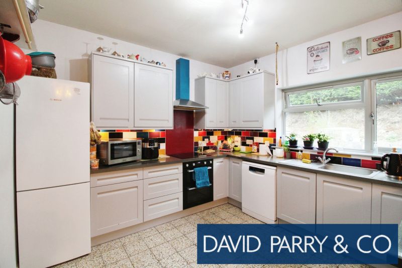 Property photo 3 of 15 Spacious Detached Bungalow
