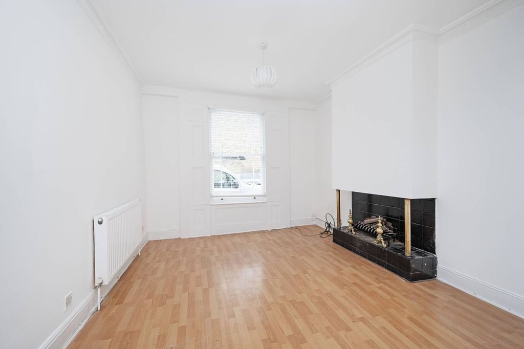 Property photo 3 of 6