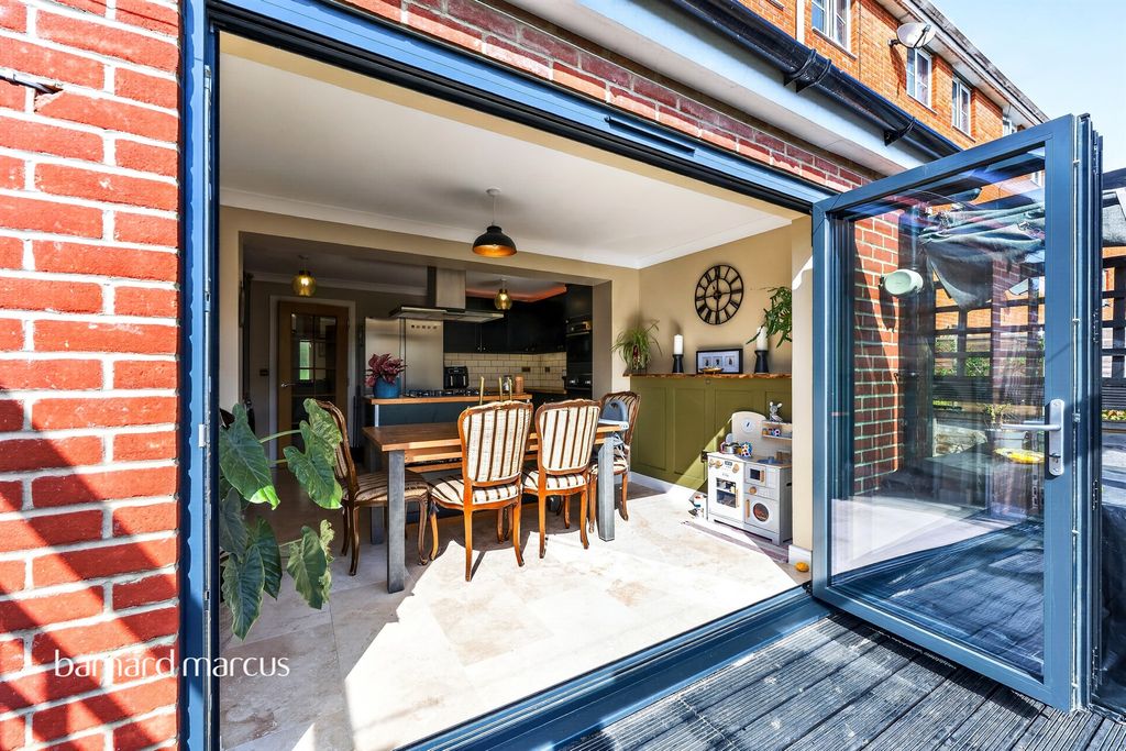 Property photo 2 of 24