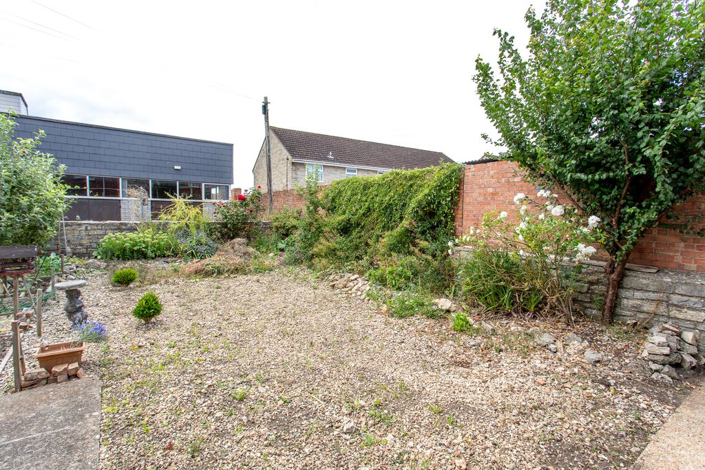 Property photo 3 of 9 Photo 5