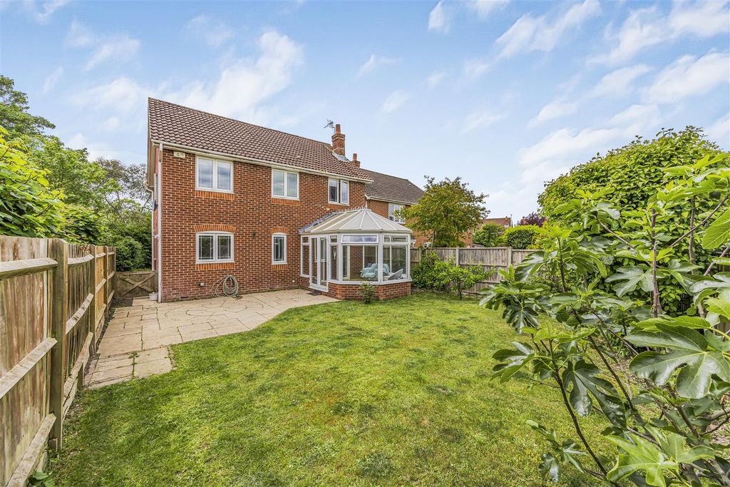 Property photo 2 of 19 Kingfisher Drive, Westbourne-Porticomarketing-Nexa