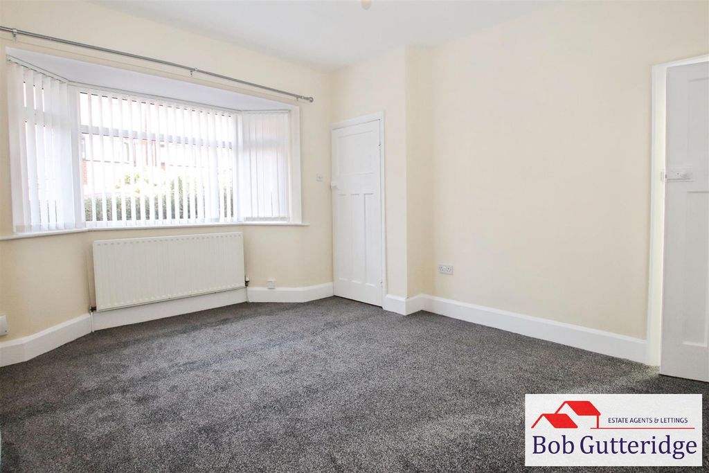 Property photo 3 of 20 Bay Fronted Lounge