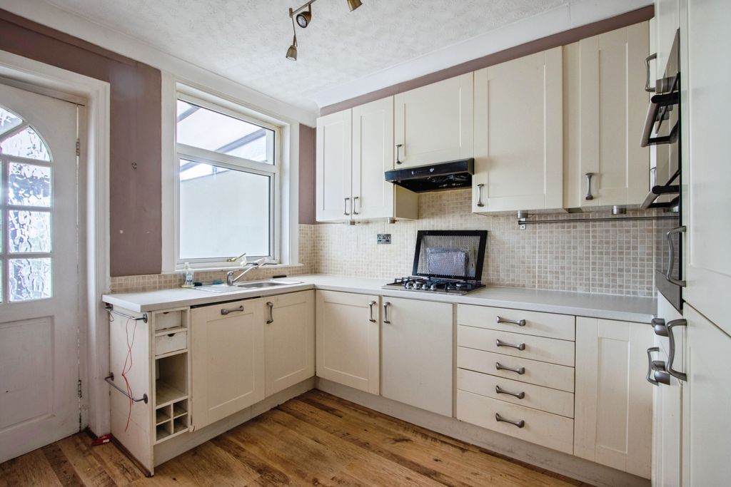 Property photo 1 of 15 Kitchen