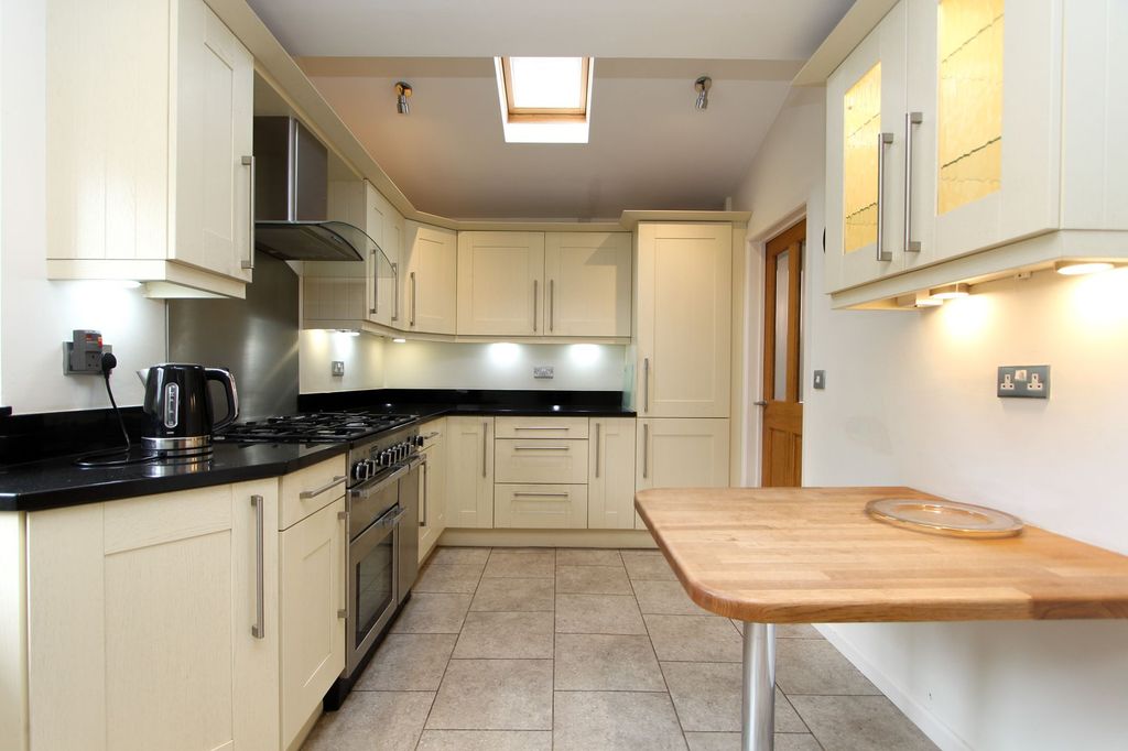 Property photo 2 of 18