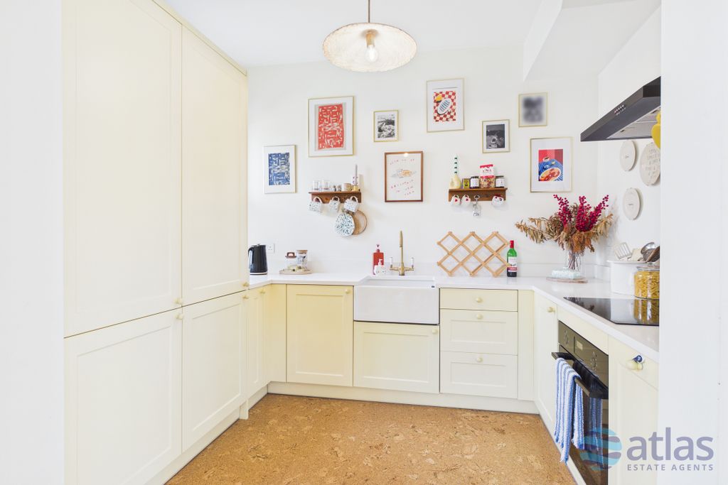 Property photo 3 of 22 Kitchen