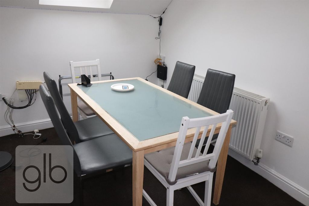 Property photo 3 of 25 33.Png