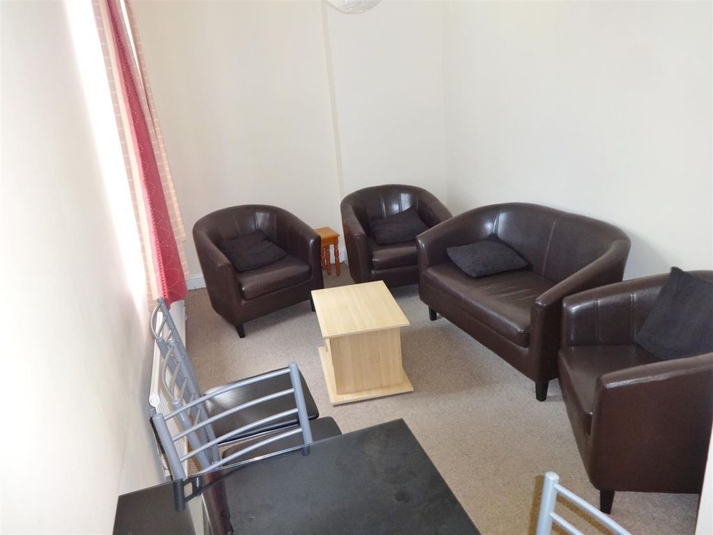 Property photo 3 of 11 Lounge.Jpg