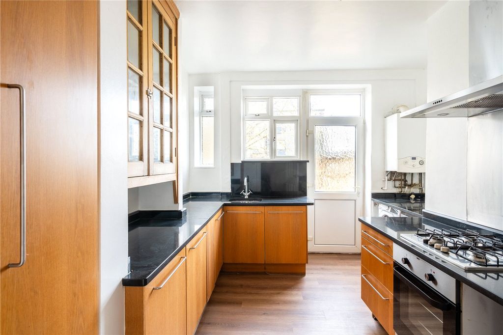 Property photo 1 of 11 Kitchen