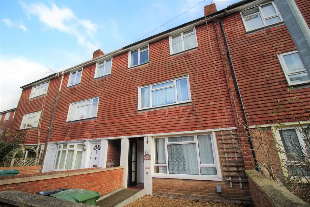 Apartment in Portsmouth, Portsea - View 3