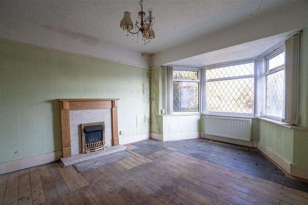 Property photo 2 of 16 Through Lounge