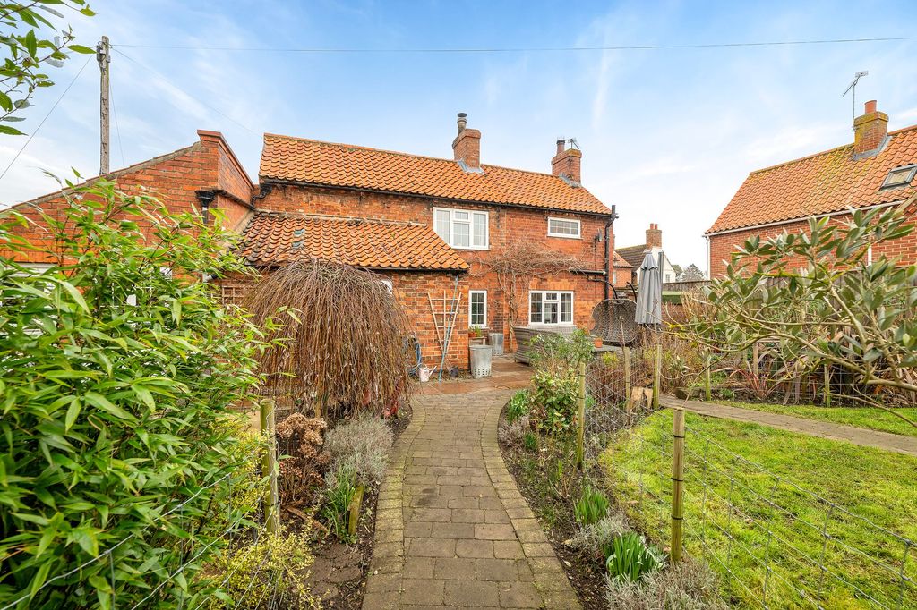 Property photo 1 of 32