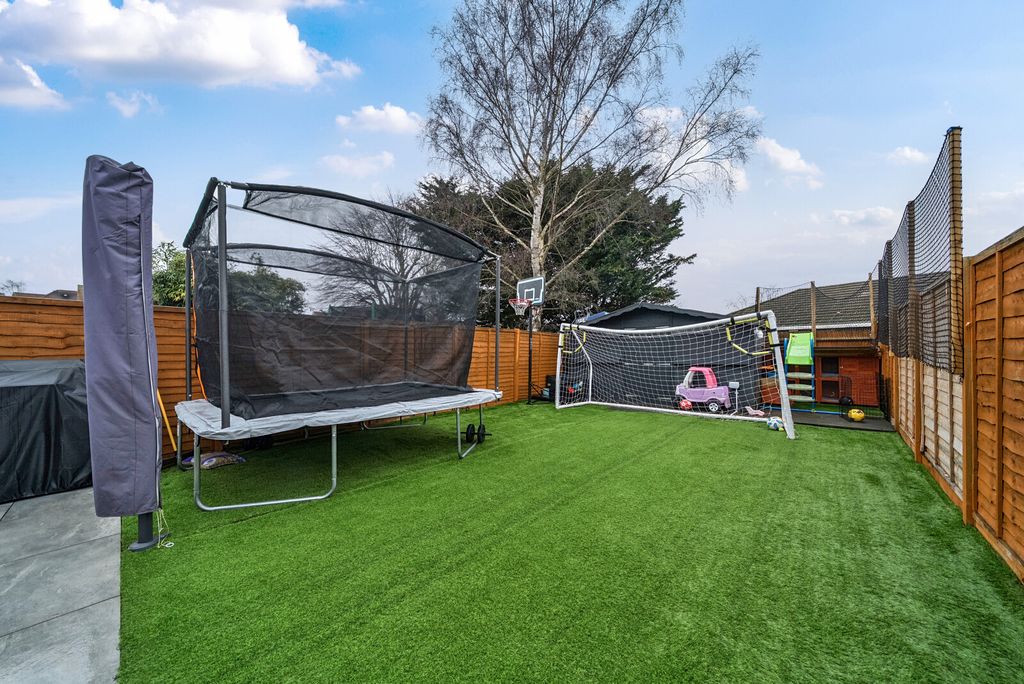 Property photo 3 of 16 Garden