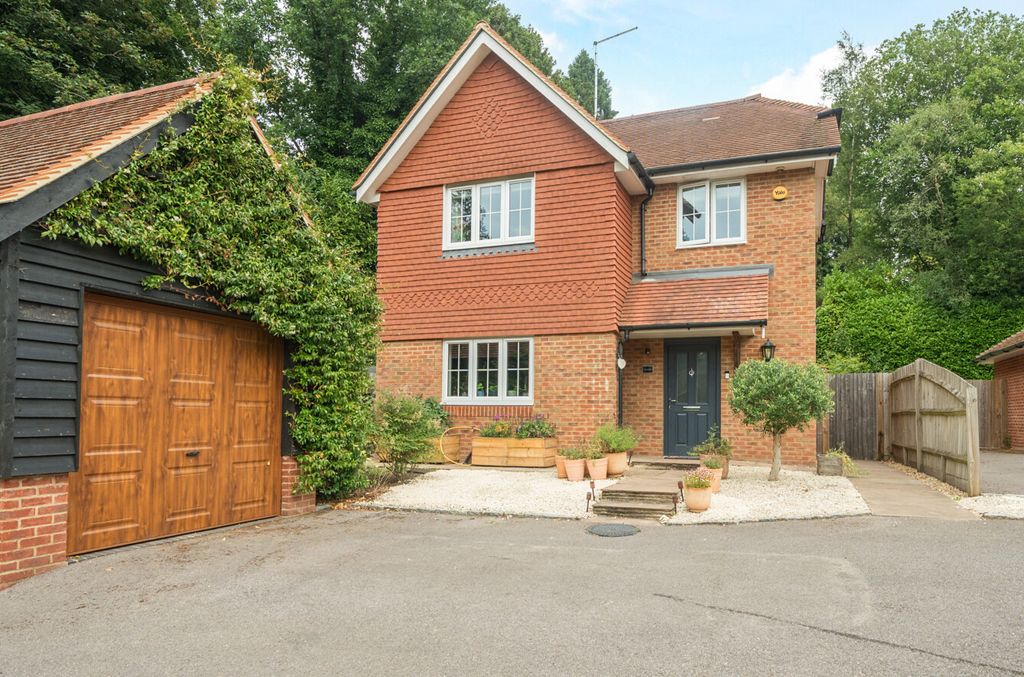 Property photo 2 of 24 1334950-1-6894A7B...