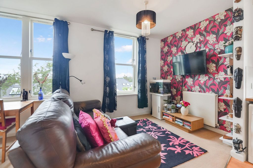 Property photo 3 of 25