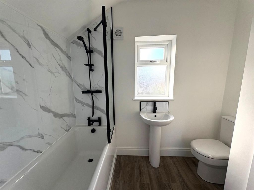 Property photo 3 of 14 Bathroom