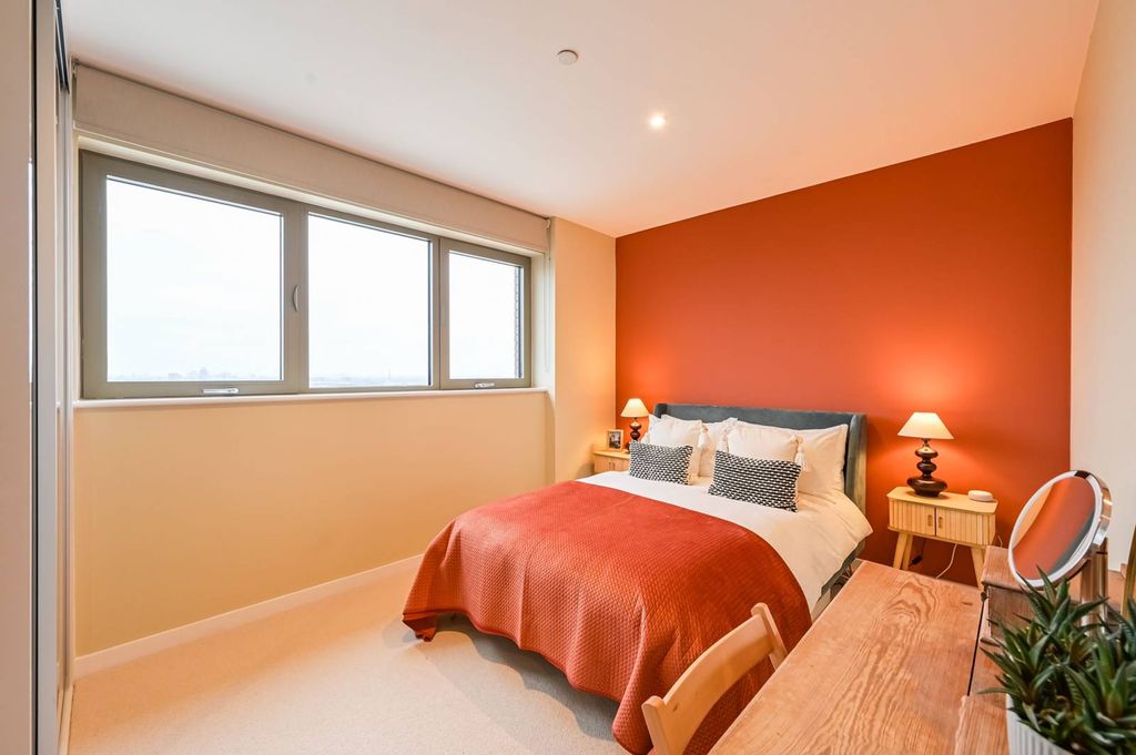 Property photo 2 of 28