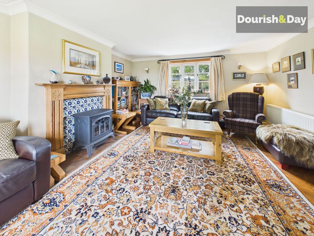 Property photo 2 of 32