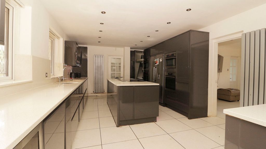 Property photo 2 of 22 Picture No. 20