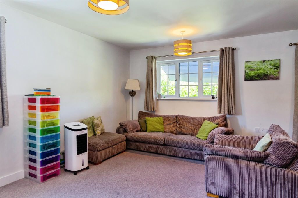 Property photo 2 of 16 Lounge - 10 Devereux Court.Jpg