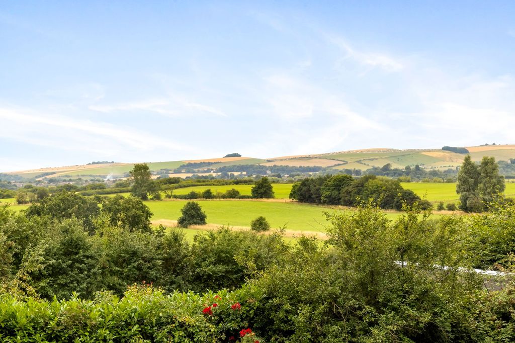 Property photo 2 of 35