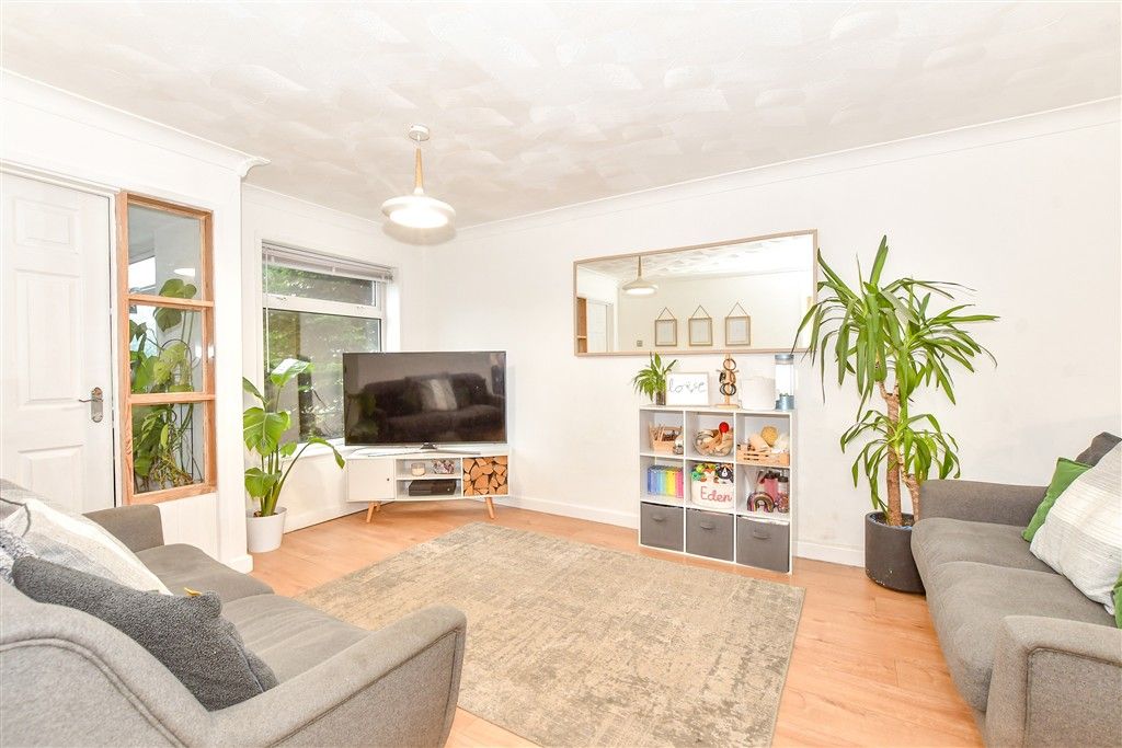 Property photo 3 of 12 Lounge