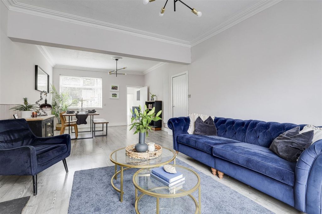 Property photo 3 of 33