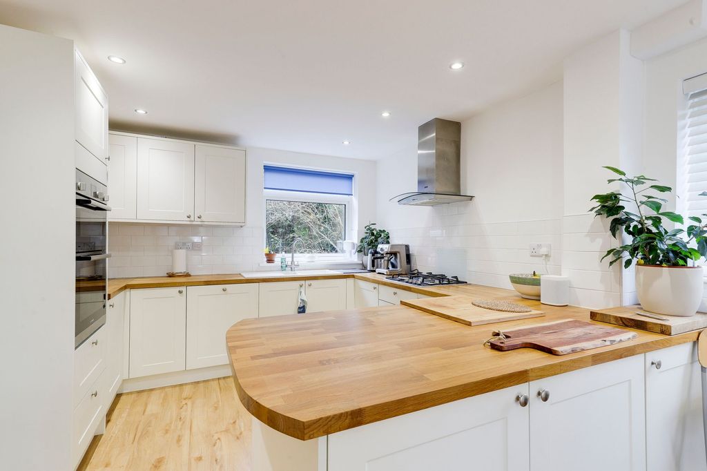 Property photo 3 of 36