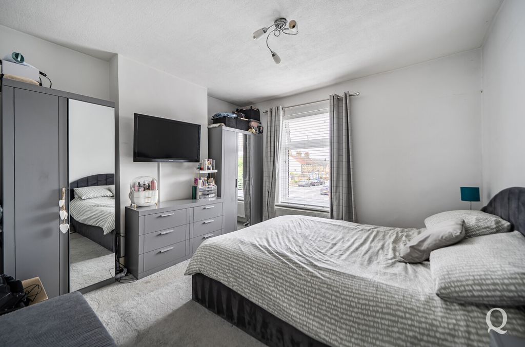Property photo 2 of 20 24779745-B01F-45B...