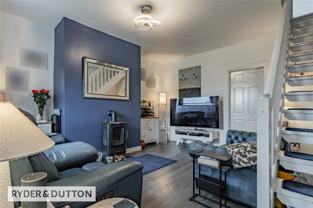 Property photo 2 of 15 Lounge