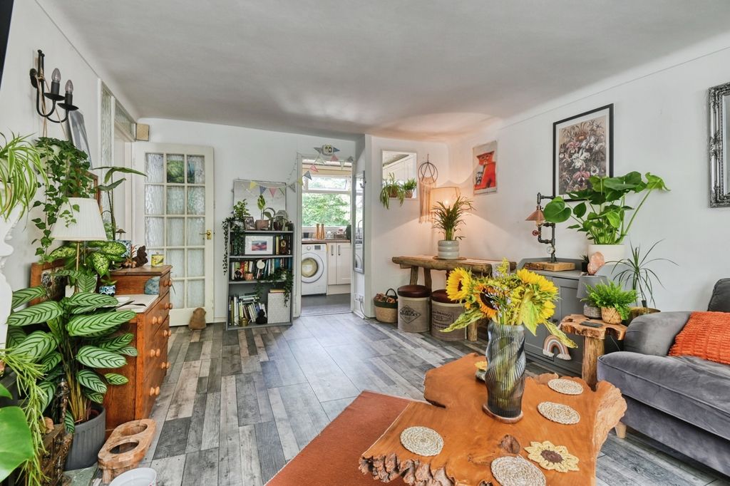 Property photo 2 of 11 Pbox-Img.Jpg