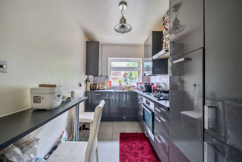 Property photo 3 of 14 1329887-4-6888891...