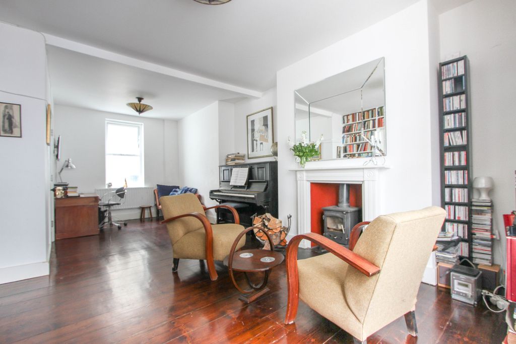Property photo 2 of 26