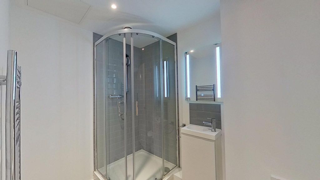 Property photo 3 of 15 Bathroom