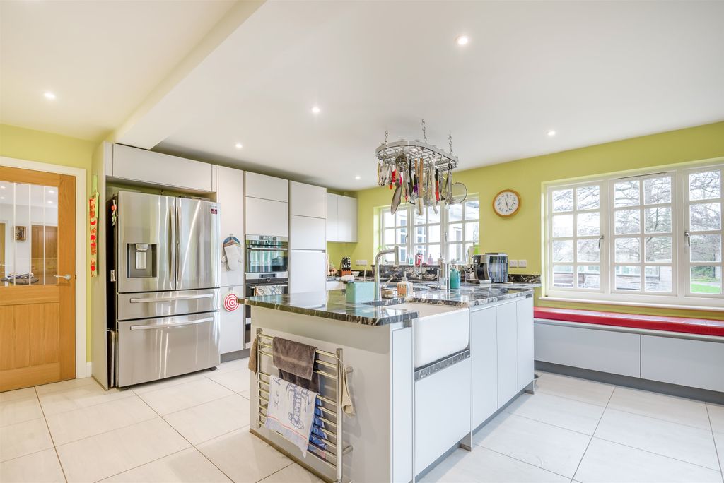 Property photo 3 of 43