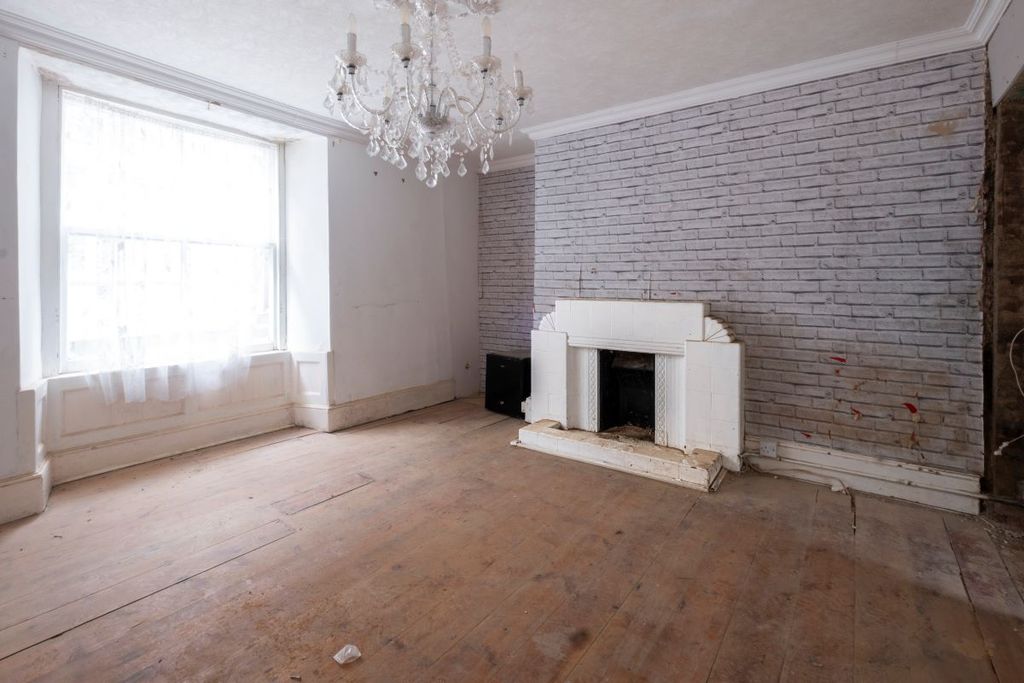 Property photo 2 of 26
