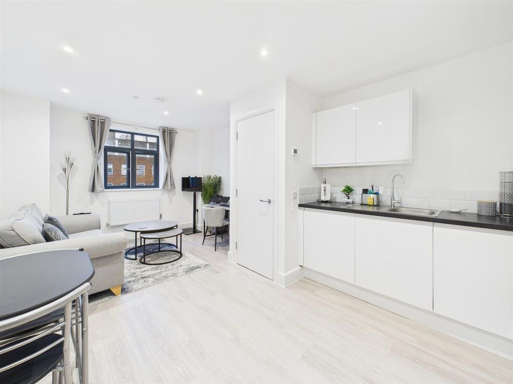 Property photo 2 of 9 Cam04907G0-Pr0344-Still005.Jpg