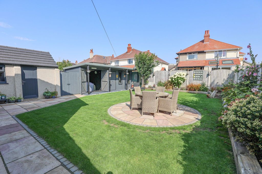 Property photo 2 of 26