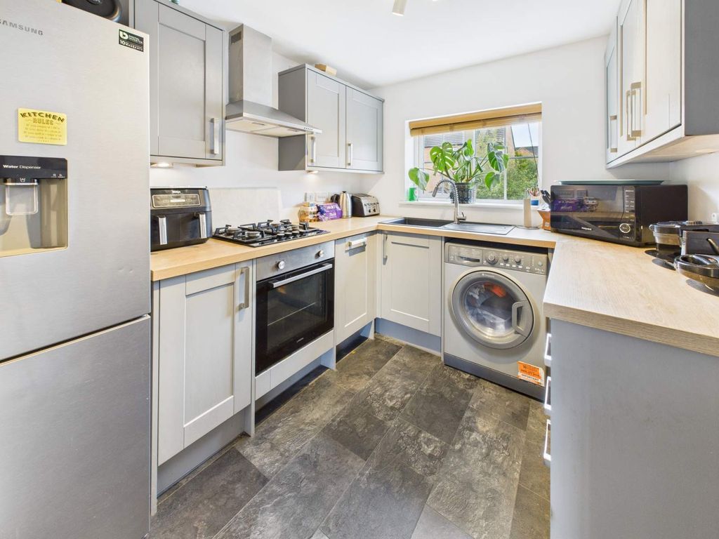 Property photo 3 of 14 Kitchen