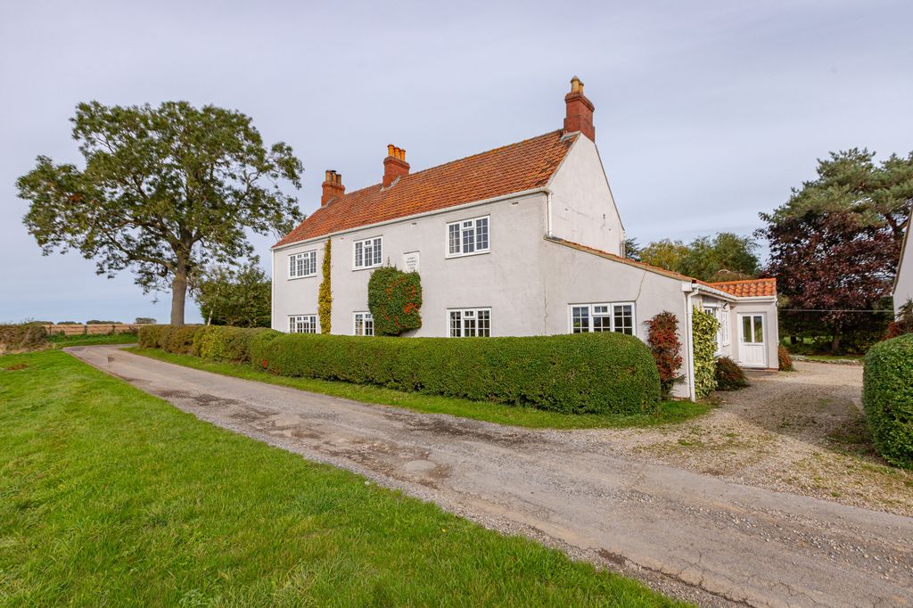 Property photo 3 of 26