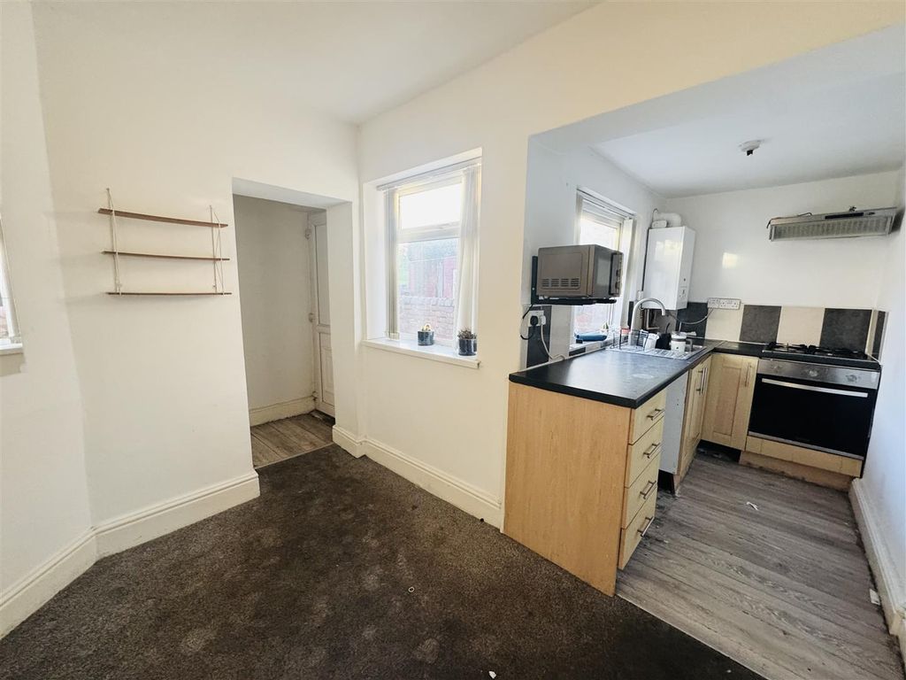 Property photo 3 of 6 Kitchen Diner