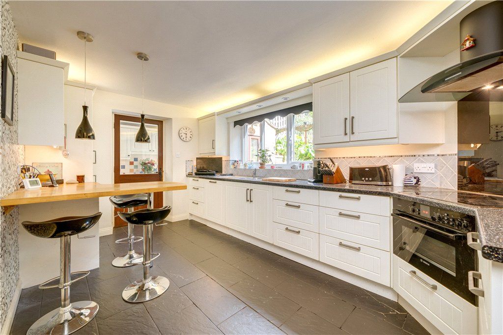 Property photo 2 of 31 Dining Kitchen