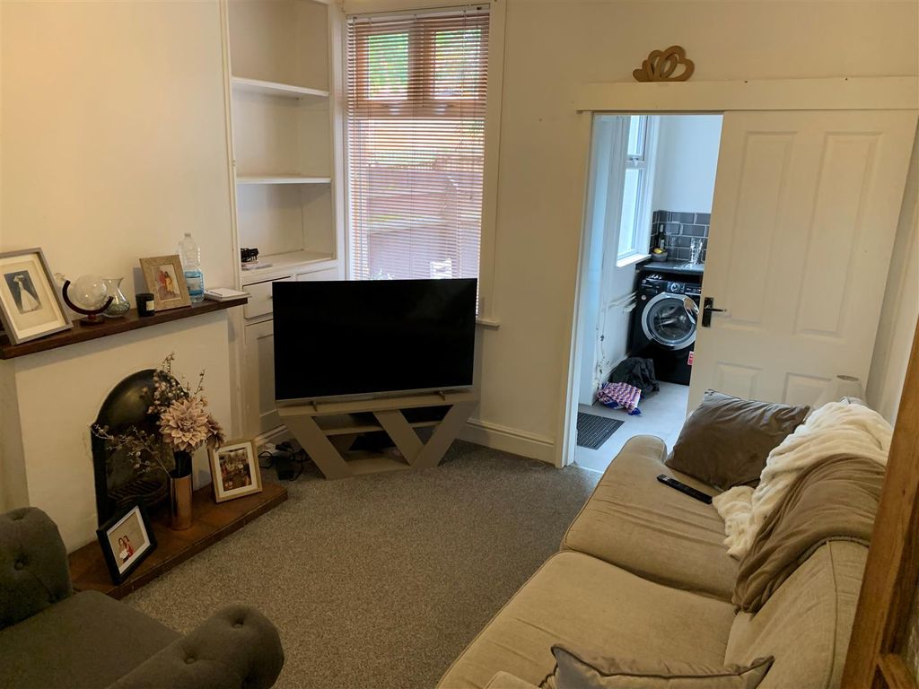 Property photo 2 of 5 11 Vernon Road 3.Jpg
