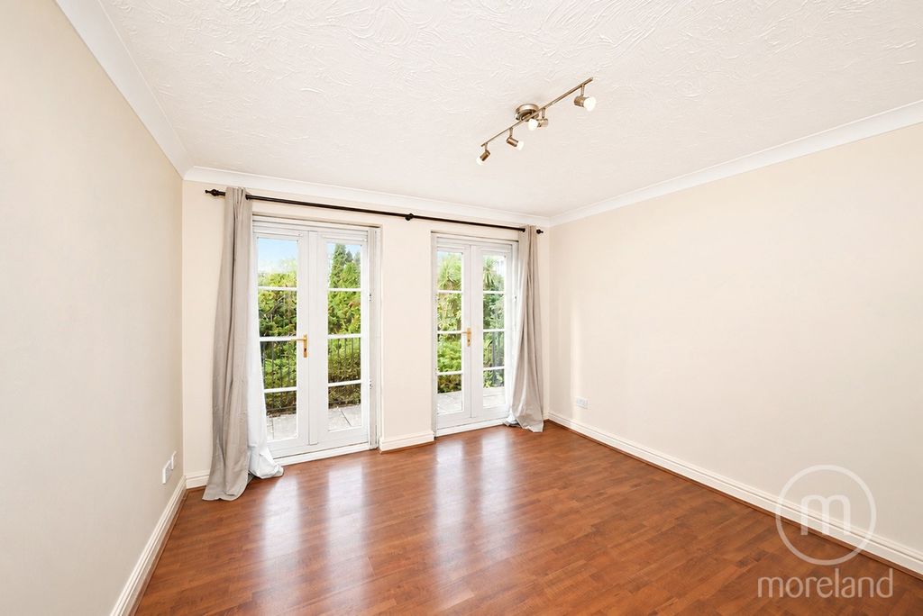 Property photo 3 of 12 5702433